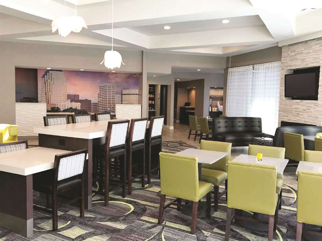 La Quinta By Wyndham Shreveport Airport Hotel Restaurant photo